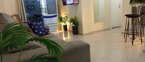 Apartamento | Zona de estar | Smart TV de 32 pulgadas con canales digitales