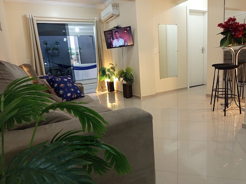 Apto 102 Ed Gabriel na divisa do Parque