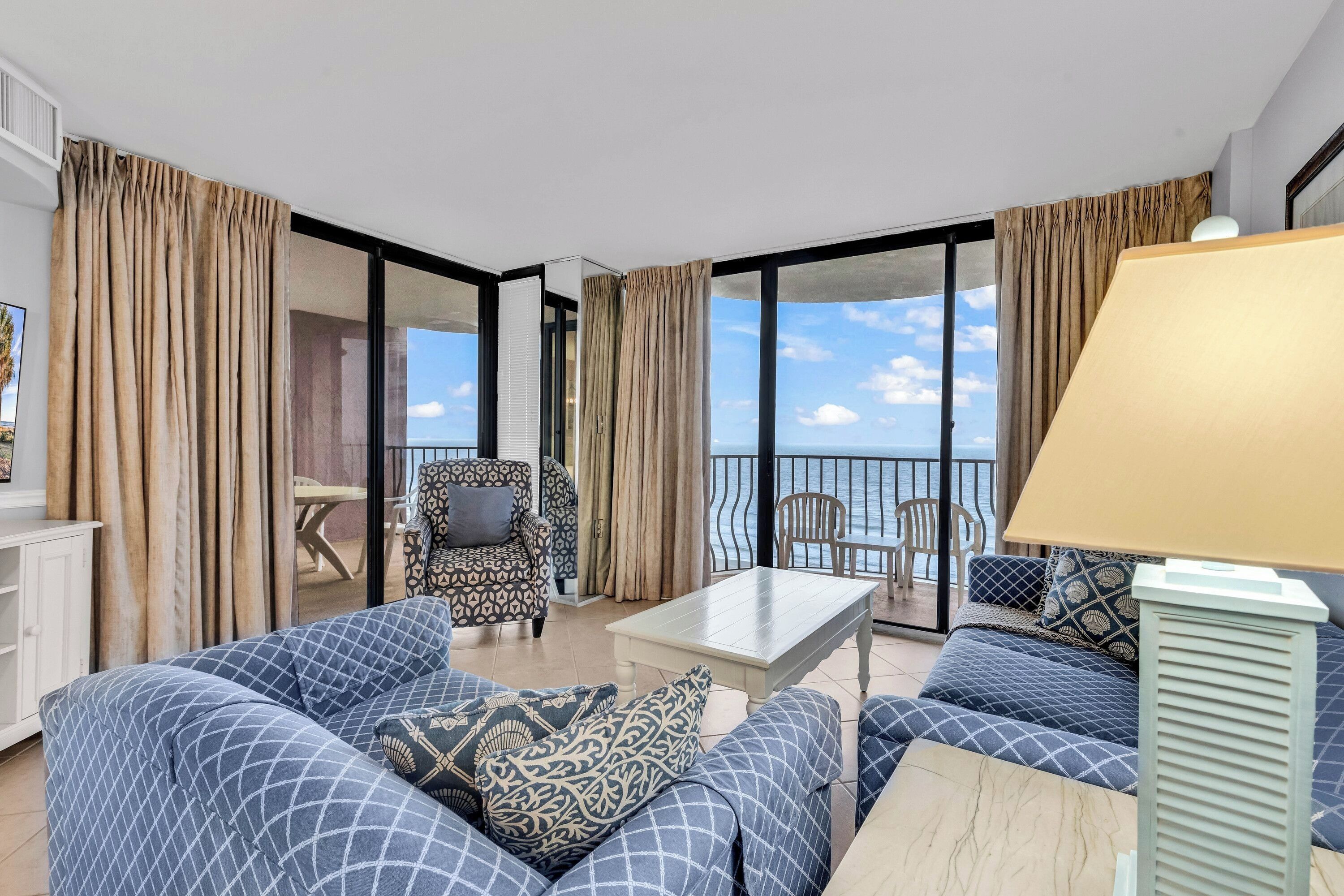 尊荣公寓式客房, 3 间卧室, 阳台, 海洋景观 | 客厅 | 33-英寸智能电视（配备数码频道）