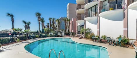 Piscine couverte, piscine extérieure