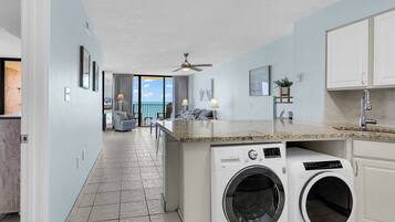 Signature Condo, 3 Bedrooms, Balcony, Ocean View | Laundry