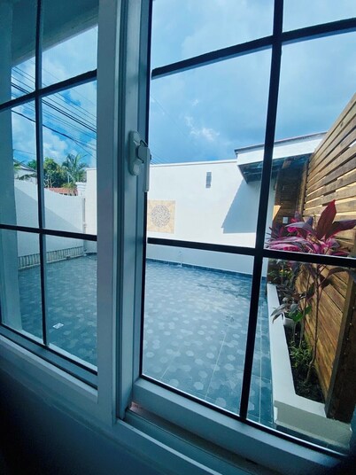 Charming 3-bedroom pool house with AC, WiFi in enchanting Tela