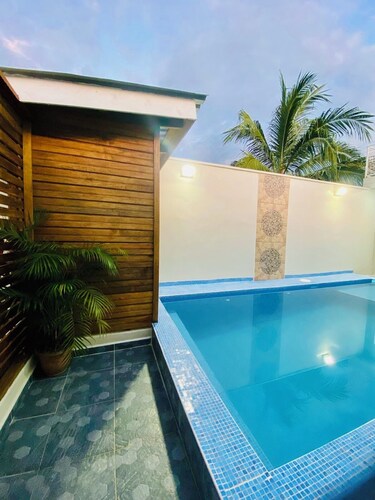 Charming 3-bedroom pool house  with AC, WiFi in enchanting Tela