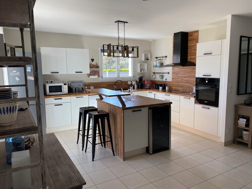 Recent 140m² single-storey villa, bright, spacious, comfortable, fenced.