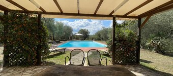 Cozy cottage with pool 10 km from Siena