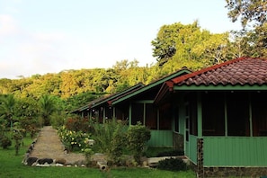 Zimmer, Terrasse, Poolseite