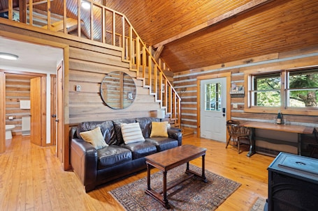 Smart TV. Cozy Cabin Retreat near Patoka Lake & Winery -Fire Pit, Boat Parking & more!
