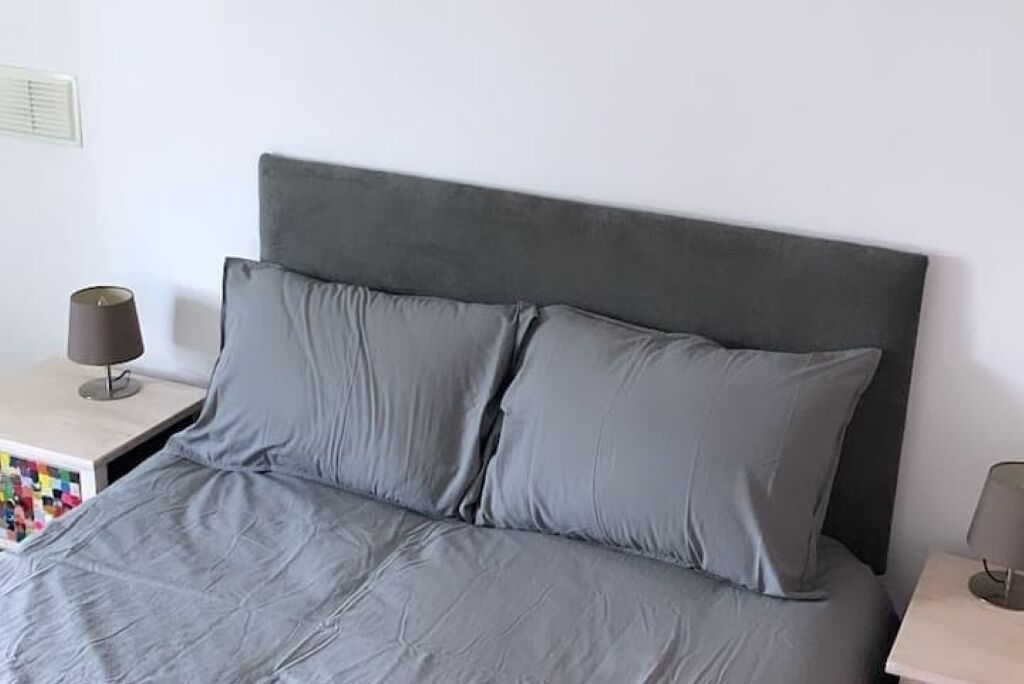 3 habitaciones, tabla de planchar con plancha, wifi y ropa de cama 