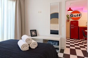 1 habitación, escritorio, tabla de planchar con plancha y wifi 