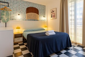 1 habitación, escritorio, tabla de planchar con plancha y wifi 