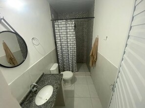 Towels, soap, toilet paper - Suite, studio Icaraí/Cumbuco Air, TV, Minibar and microwave 5km Cumbuco (Icaraí Caucaia)