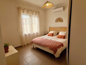 2 bedrooms, iron/ironing board, travel cot, WiFi