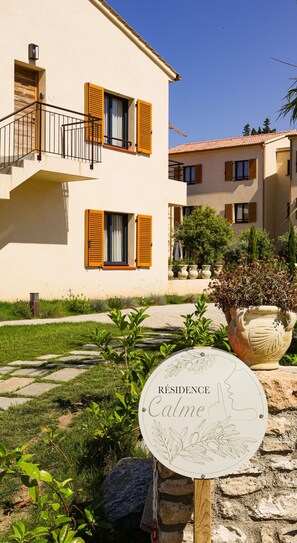 Exterior detail - 8 MIN FROM THE BEACH NEW 3-BEDROOM APARTMENT FOR 8 PEOPLE WITH TERRACE (Saint-Florent)