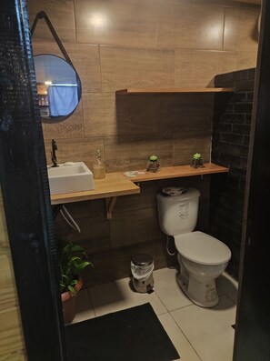 Towels, soap, toilet paper - Charming 1-bedroom house in beautiful Lauro Müller with WiFi (LAURO MÜLLER)