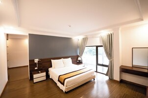 Luxury Double Room, City View | Hypo-allergenic bedding, memory foam beds, minibar, free WiFi