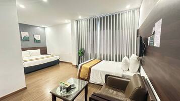 Habitación de lujo, vistas a la ciudad | Ropa de cama hipoalergénica, colchones viscoelásticos, minibar