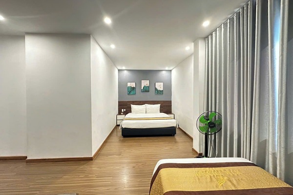 Tripla Luxury, vista città | Biancheria da letto ipoallergenica, materassi in memory foam, minibar