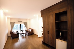 Luxury Triple Room, City View | Hypo-allergenic bedding, memory foam beds, minibar, free WiFi