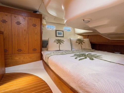 Sailboat Stay • Marina Pools • Sleeps 4 • Stock Island, Key West