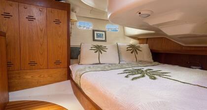 Sailboat Stay • Marina Pools • Sleeps 4 • Stock Island, Key West