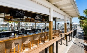 Bar (en la propiedad)