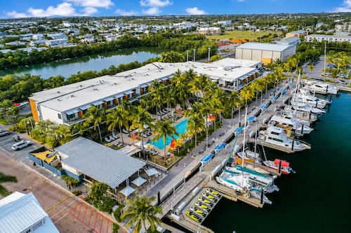 Sailboat Stay • Marina Pools • Sleeps 4 • Stock Island, Key West