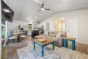 TV, fireplace