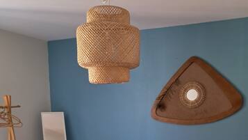 1 habitación, tabla de planchar con plancha, wifi y ropa de cama