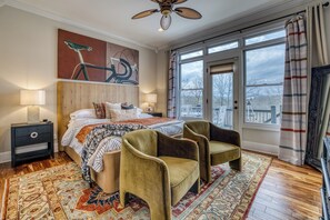 8 bedrooms, desk, iron/ironing board, travel cot