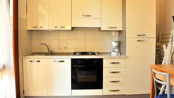 Villa, 2 Bedrooms, Balcony, Garden View | Interior