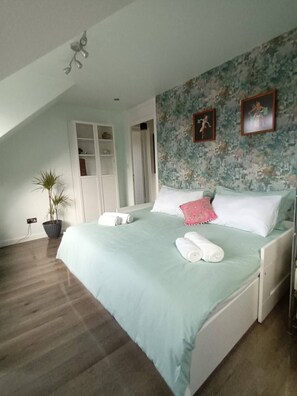 1 bedroom, free WiFi, bed sheets