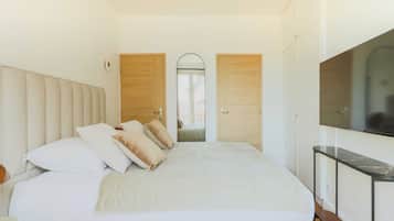 Apartment | 1 bedroom, laptop workspace, bed sheets