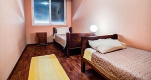 2 slaapkamers, een strijkplank/strijkijzer, wifi, beddengoed