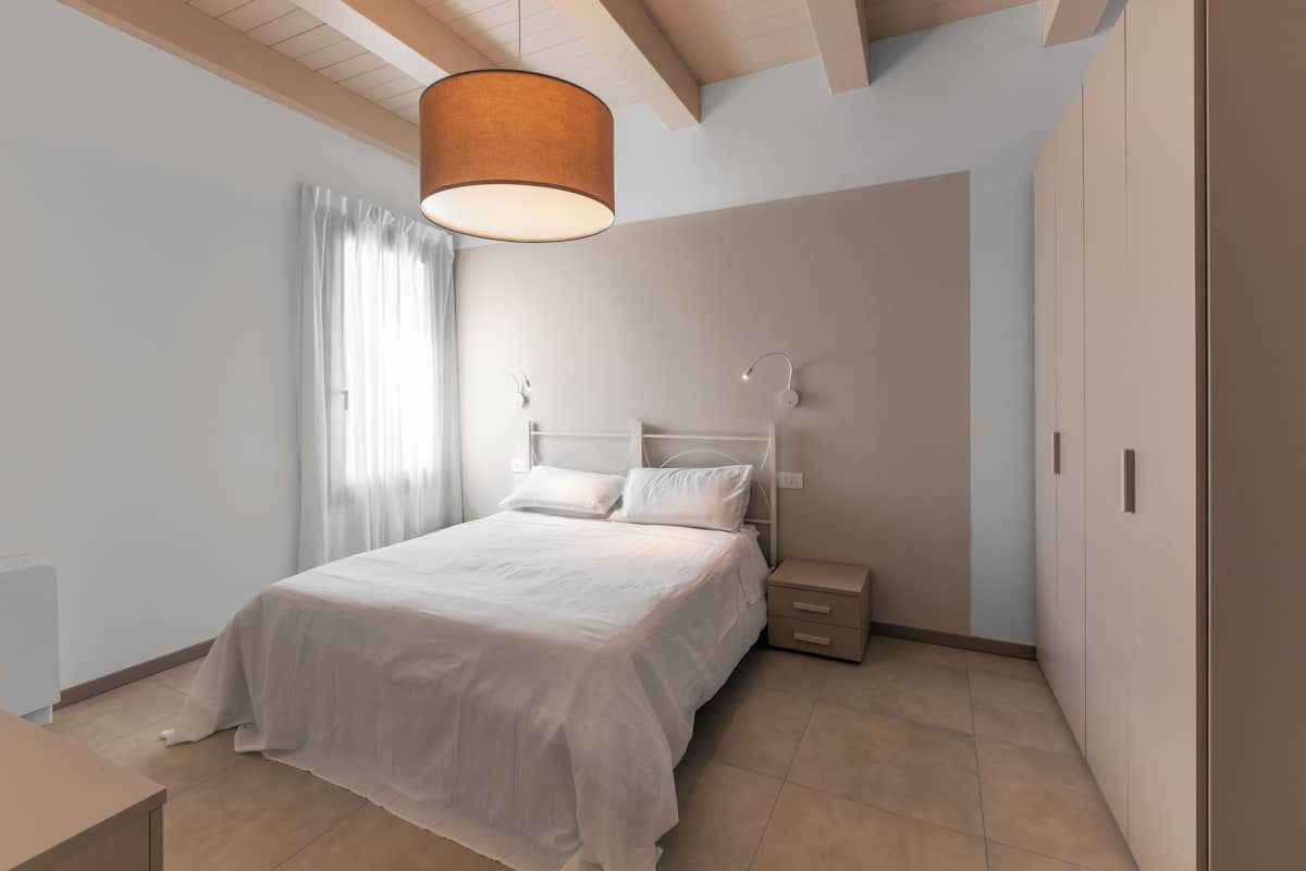 Apartamento familiar, entresuelo | 1 dormitorio, espacio para trabajar con un portátil, cortinas opacas