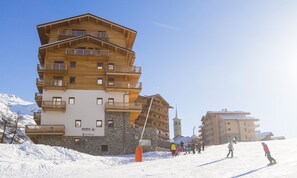 Exterior - Apartment in France With Spa and Pool (Tignes)