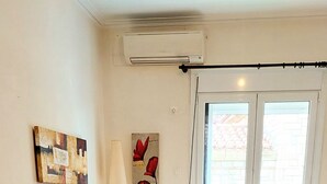 TV, offices - Lovely apartment in Acropolis museum (Athens)