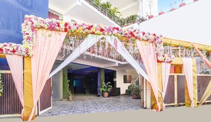 House | Meja sambut tetamu