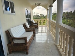 Standard Twin Room, Courtyard View | Terrace/patio - Chateau Mbeka'a Paris (Kribi)