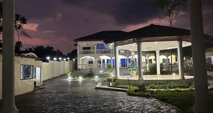 Chateau Mbeka'a Paris