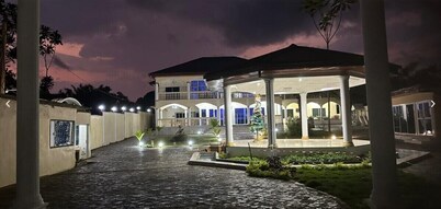 Chateau Mbeka'a Paris