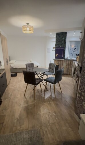 1 Schlafzimmer, Bügeleisen/Bügelbrett, Bettwäsche