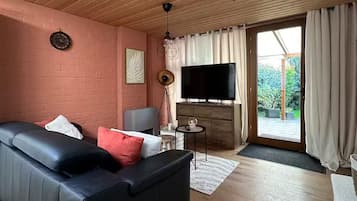 TV connectée, baby-foot, chaîne hi-fi
