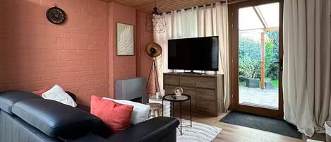 TV connectée, baby-foot, chaîne hi-fi