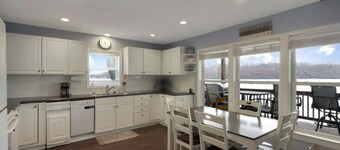 Lake it Easy Waterfront Sunset Views, Firepit, Dock, King Bed