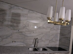 Doccia, vasca idromassaggio, asciugacapelli, bidet