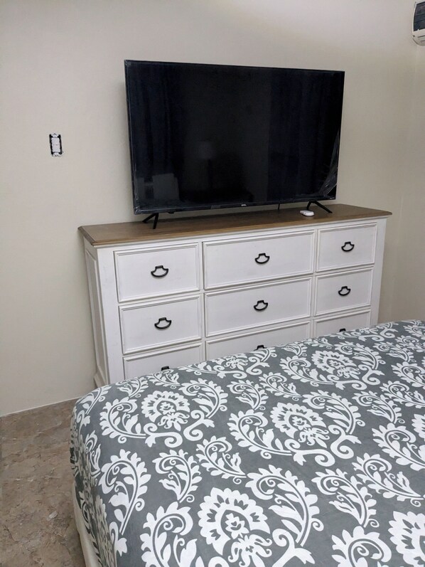 2 camere, una cassaforte in camera, una scrivania, ferro/asse da stiro