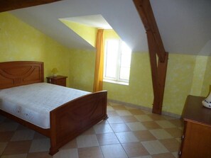House | 5 bedrooms, individually furnished