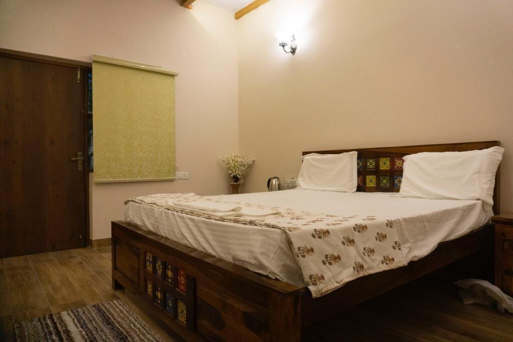 Laptop workspace, free WiFi