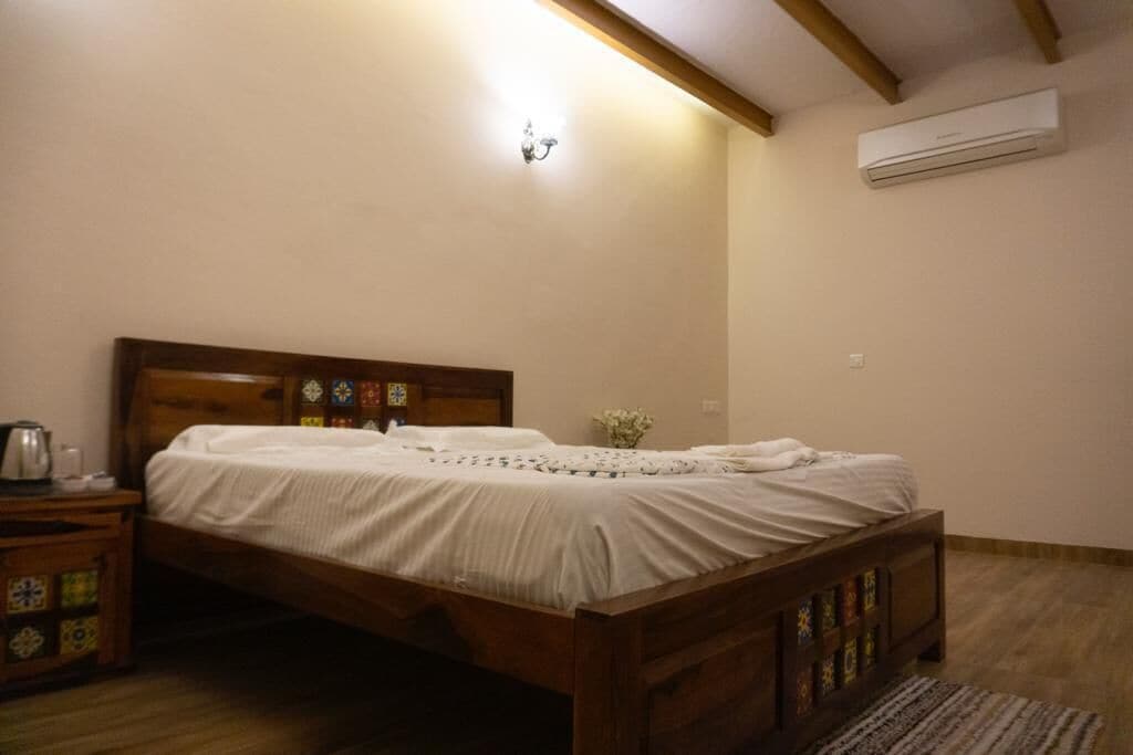 Laptop workspace, free WiFi