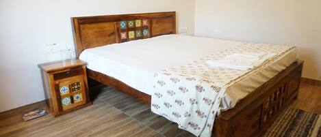 Laptop workspace, free WiFi